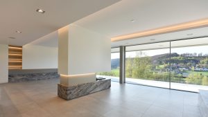 Roodt-Villa-Haut-standing-Architecte-CFA-CFArchitectes-Luxembourg-Luxe-marbre-pierre-cheminee-fireplace-paysage-landscape